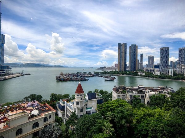 深圳南山蛇口南海玫瑰花园(二期)滨海长廊无缝链接,南北通,方正4房,无