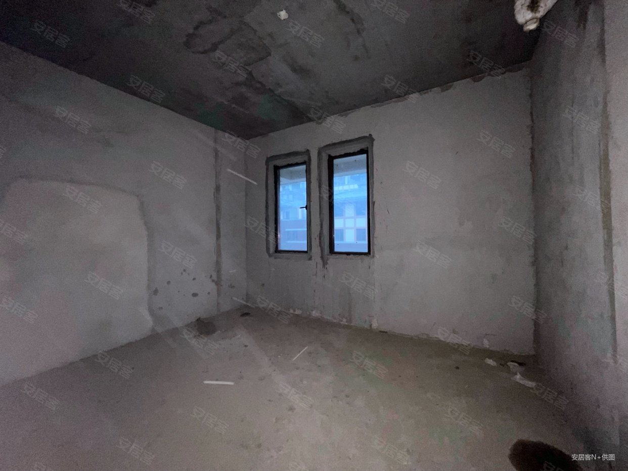 熙庭原著(别墅)4室2厅3卫213.82㎡南180万