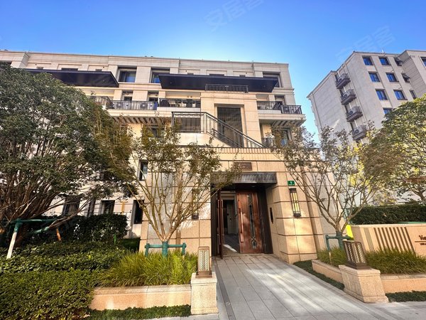 上海青浦徐泾金地虹悦湾金地开发 下叠别墅4房3卫出租 家具电全配随时