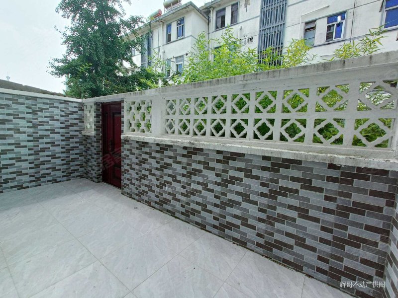 友谊新村一楼带院子精装可拎包入住商业配套成熟商品住宅