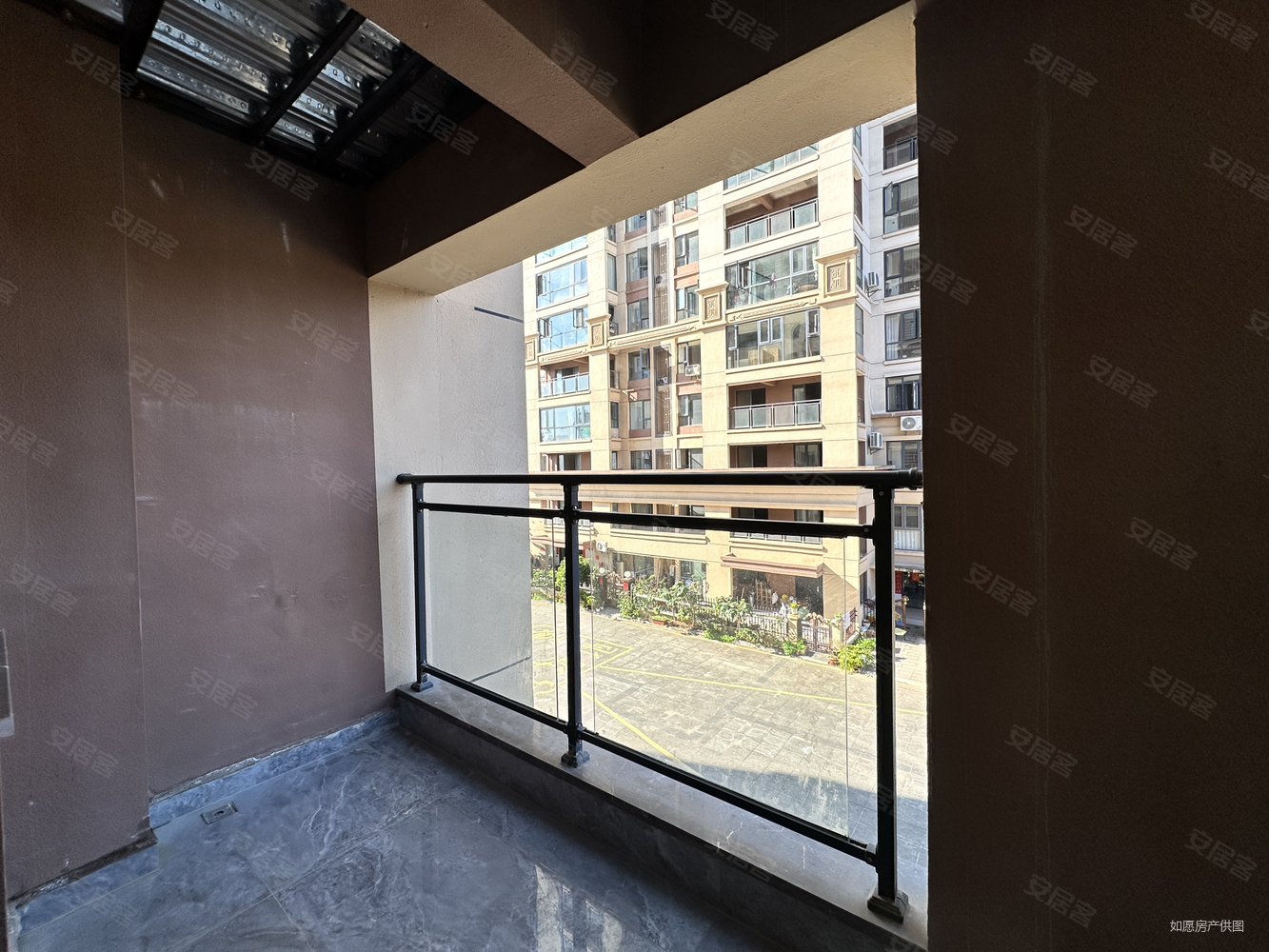 海宏天玺4室2厅2卫133㎡南北65万