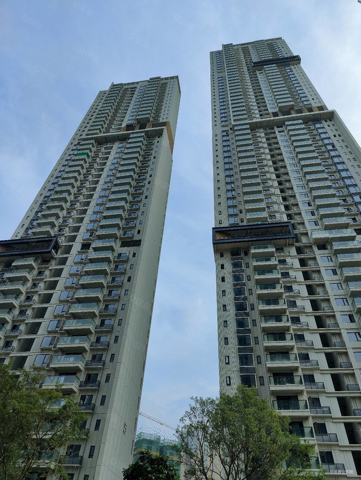 华润置地西园悦府5室2厅3卫220.46㎡南北350万