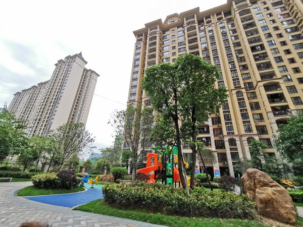 东莞松山湖松山湖城区星城翠珑湾(三期)租4房等于3房价格,近万象汇