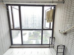 郑州二七升龙国际朝南带大阳台，有空中花园，有厨房，冰箱，洗衣机，空调，出租房源真实图片