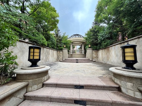 太原迎泽长风东街半山国际花园(二期别墅)新上别墅!