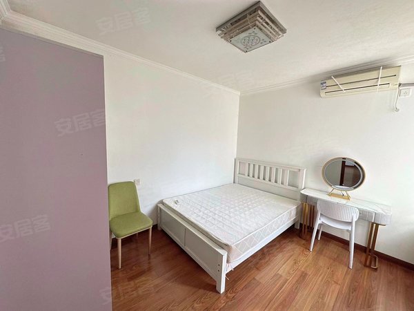 上海浦东周浦汇腾东苑电梯房精装修.随时看房,拎包入住,靠近地铁口.