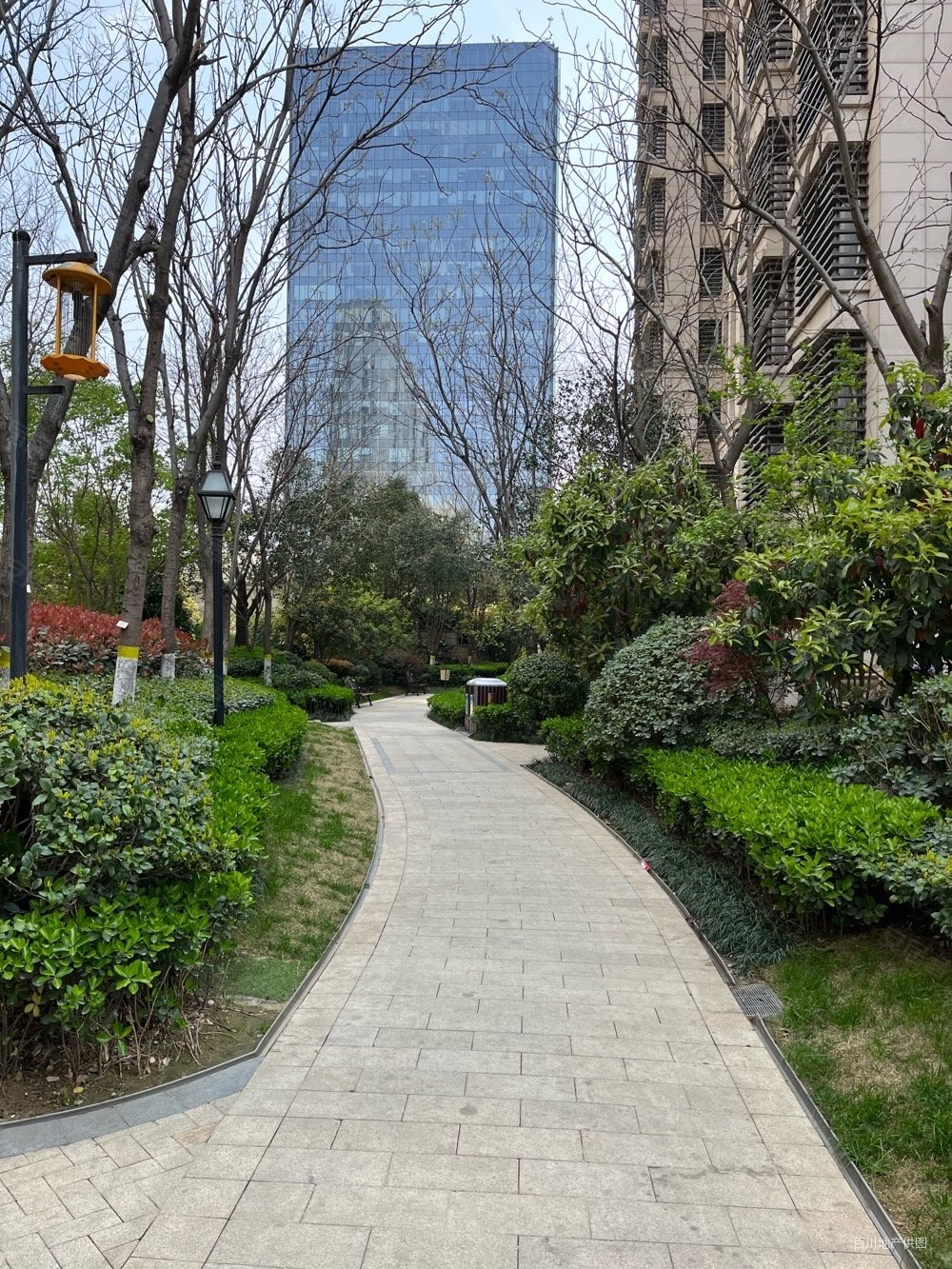 海马壹号公馆真实有效送储藏间小区中间位置管家物业