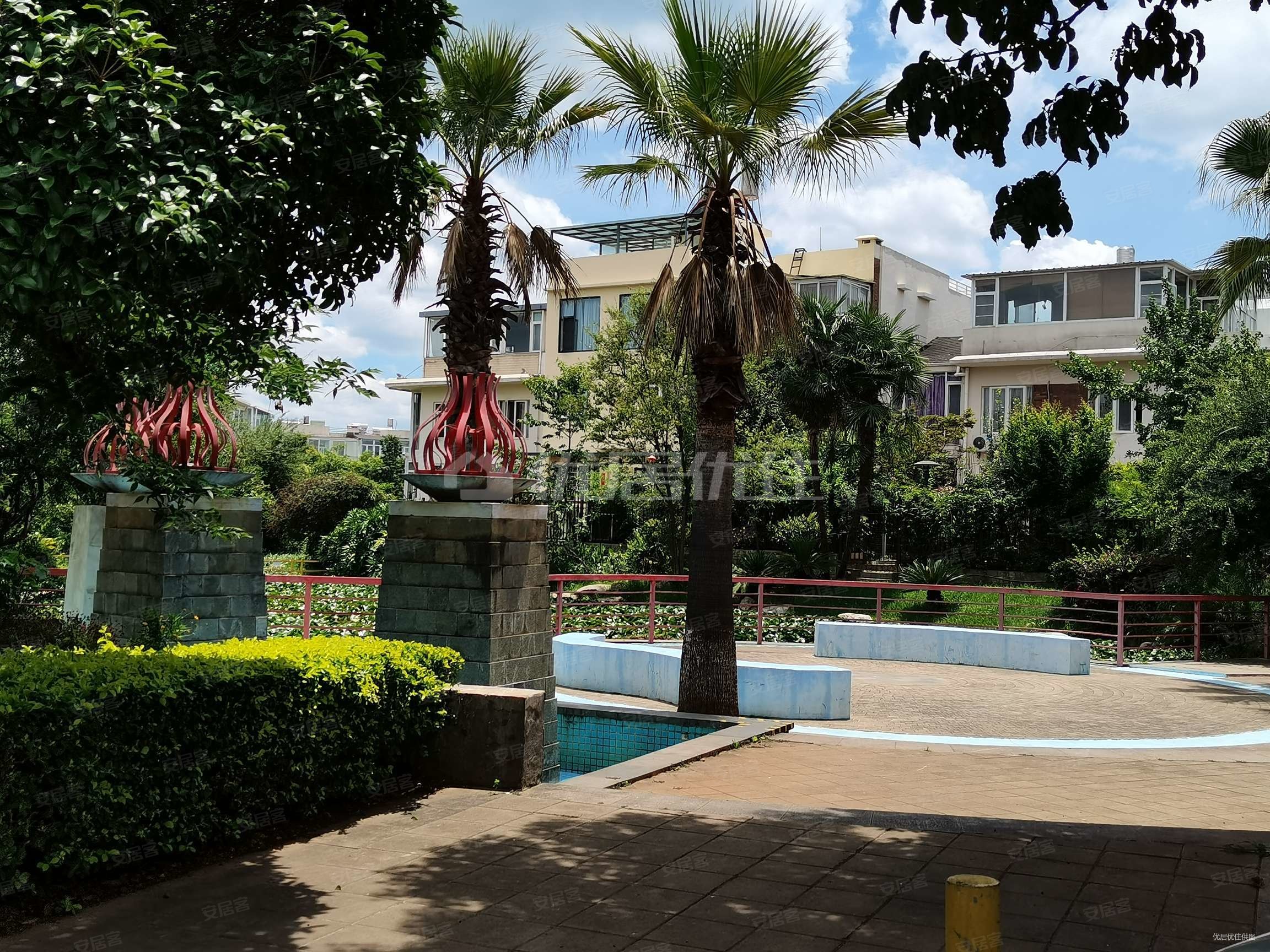 滇池卫城蓝溪联排中户带前后50平花园20平露台