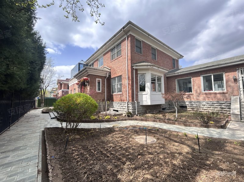 富成花园3室3厅4卫399㎡南北6000万