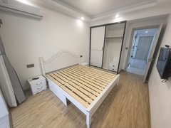 温岭温岭市区锦江中心宝龙广场旁 西塘大厦一室一厅朝南带阳台。空间宽敞舒适出租房源真实图片