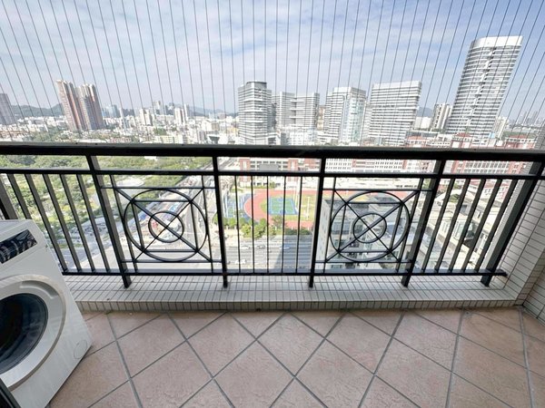 深圳宝安新安御景台实拍12号线新安 御景台精装三房两卫 拎包入住