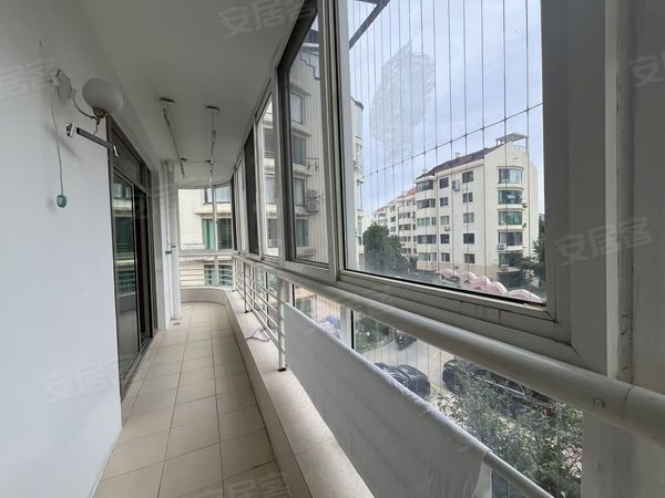 青岛市南奥帆中心如意花园精装多层大套三,全套家具家电,领包入住