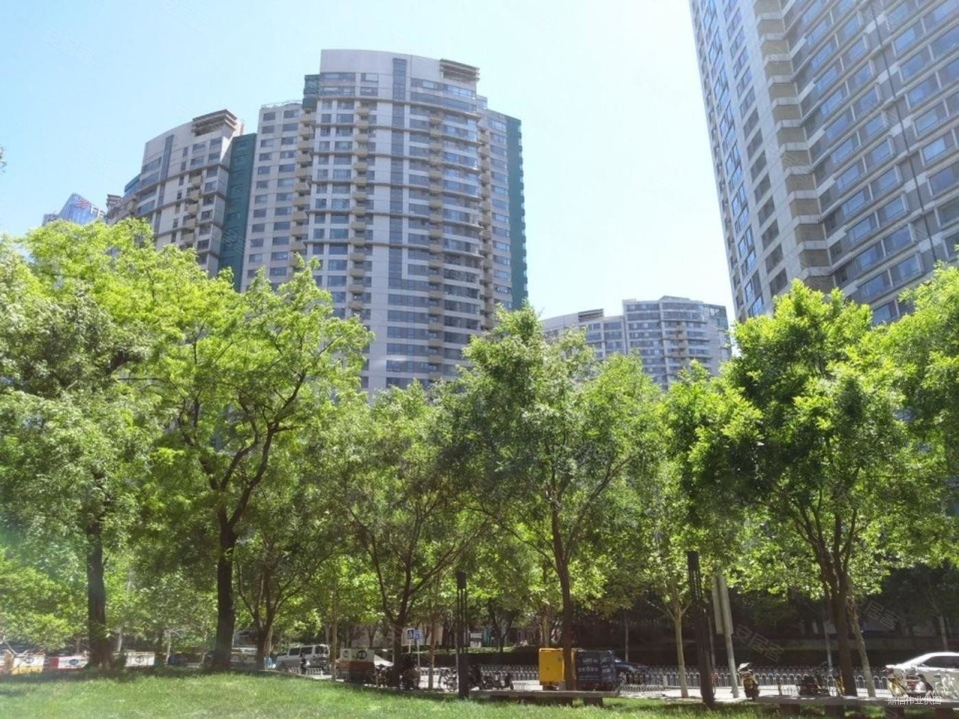 新城国际3室2厅2卫177㎡西南1990万