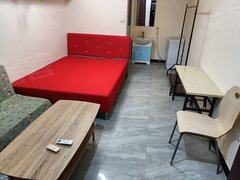 临沂费县费县城区国际商贸城一室一厅,700到1300,可长租可短租。出租房源真实图片