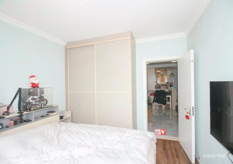 主卧朝南,小区中心位置,卫生间全明,非底楼房,馨运公寓二手房,500万,2