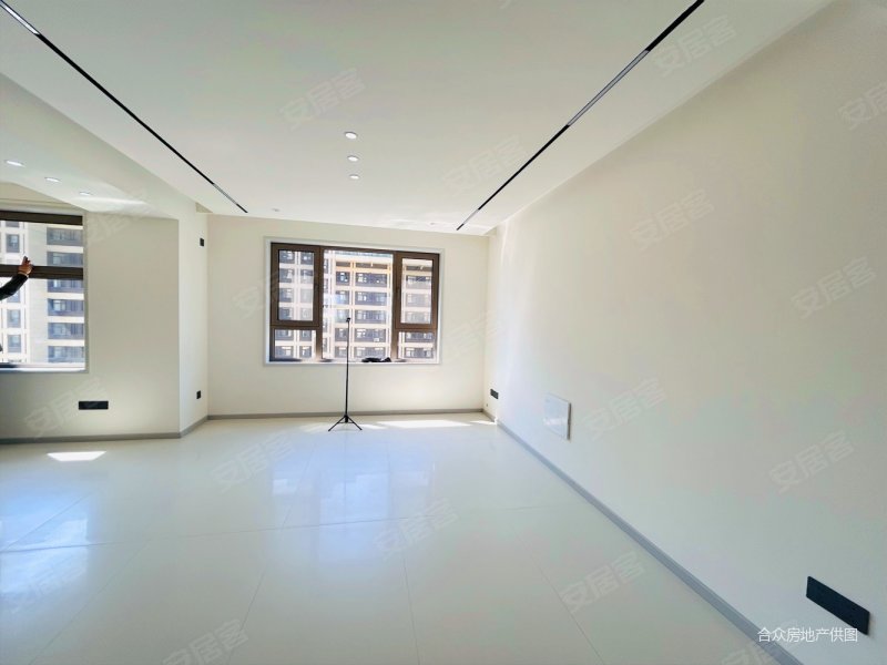 宝裕装修 一套交通便捷 近地铁 集中供暖产权清晰南