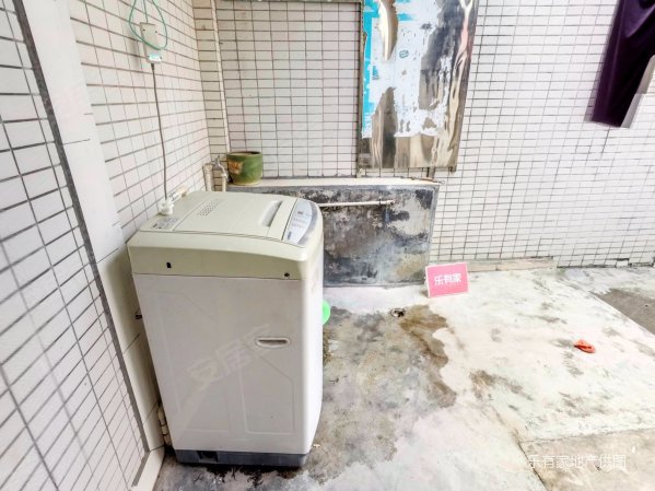 汇盈大厦3室1厅3卫52.61㎡北56万