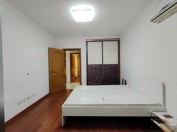 上海浦东三林绿波家园出门8号线芦恒路!电梯两房精装全配带车位!