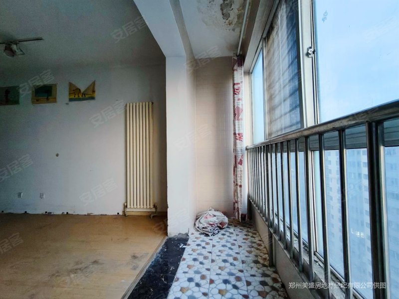 康平九十六旭日龙园大三房看房方便毛坯房适宜居住
