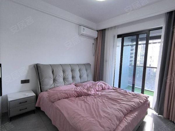 金华东阳横店横店南江府南江府中心位置大4房边套！现代简约风！家具家电齐全！拎包入住出租房源真实图片