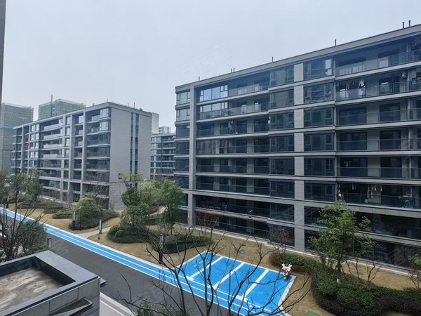 杭州临安青山湖荣盛檀越府租房还在四处转地铁好房超划算,精装三房很