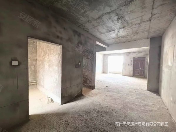 惠邦塞纳小镇5室3厅2卫308㎡南北200万