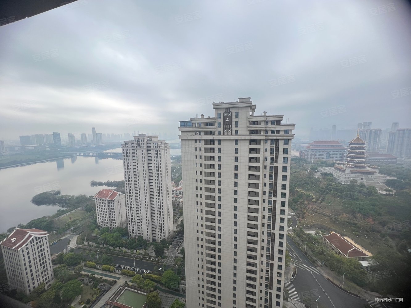 楼下集美公园!价格可谈!,莲花首岸二手房,368万,2室2厅,2卫,96.