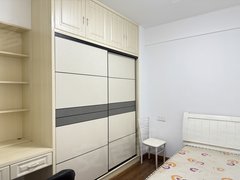 合肥新站陶冲湖可短租可月付京商K区地铁口两室一厅朝南采光好大衣柜收纳空间足出租房源真实图片