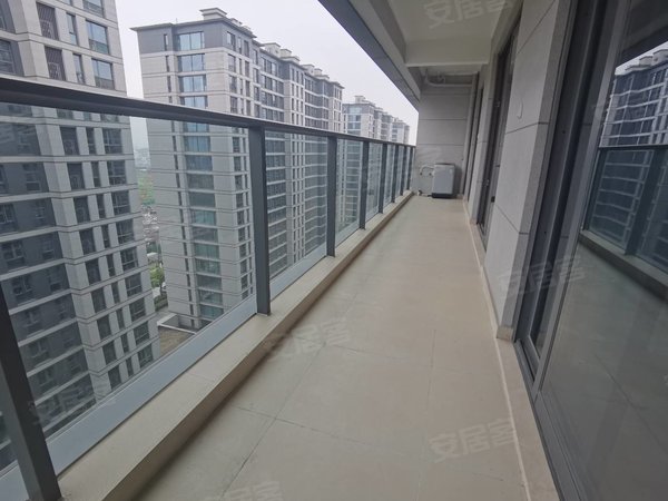 绍兴柯桥安昌钱江彩虹府彩虹府精装三室两厅两卫,中央空调三阳台,房东