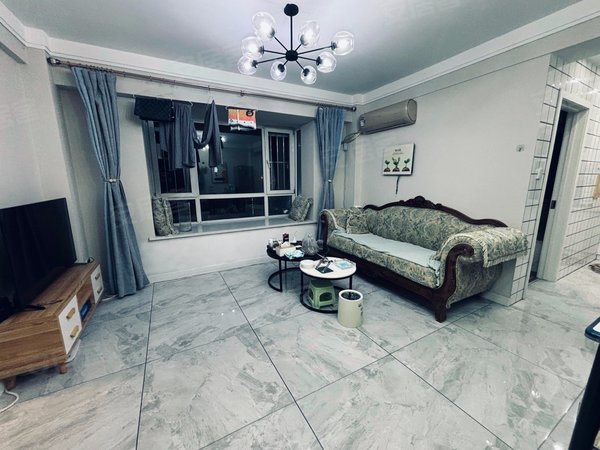 地铁口旁,精装,嘎嘎真,中介费折上折,屋里特别温馨出租房源真实图片