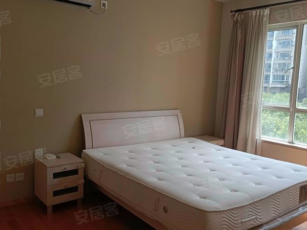 上海徐汇徐家汇南馨公寓可线上签,南北通透精装修大两房,超大阳台,近