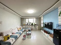 阿拉尔青松路时代城市广场小区三室两厅一卫，房子保持的很好，可拎包入住出租房源真实图片