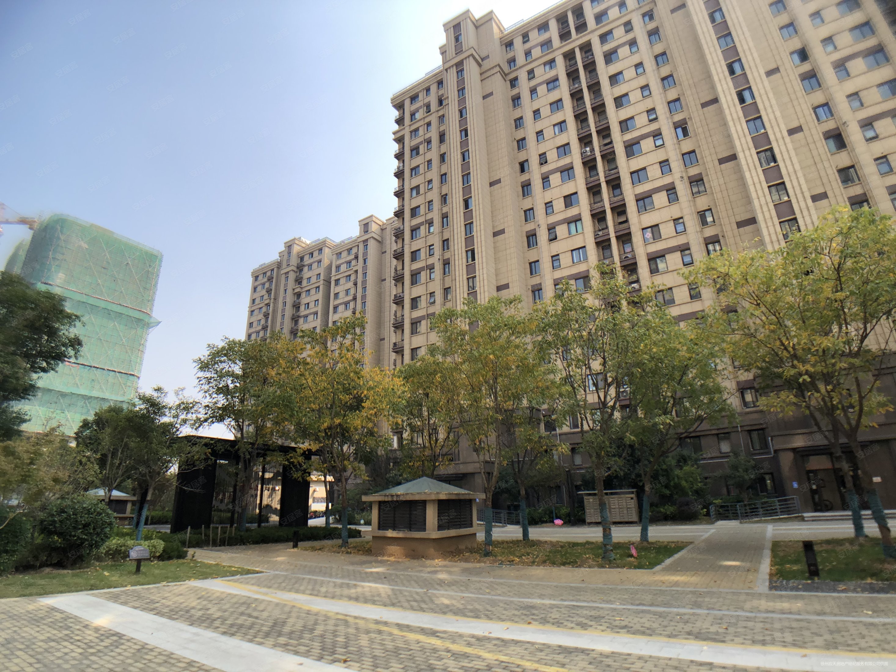 中昂朗琴4室2厅2卫113㎡南北165万