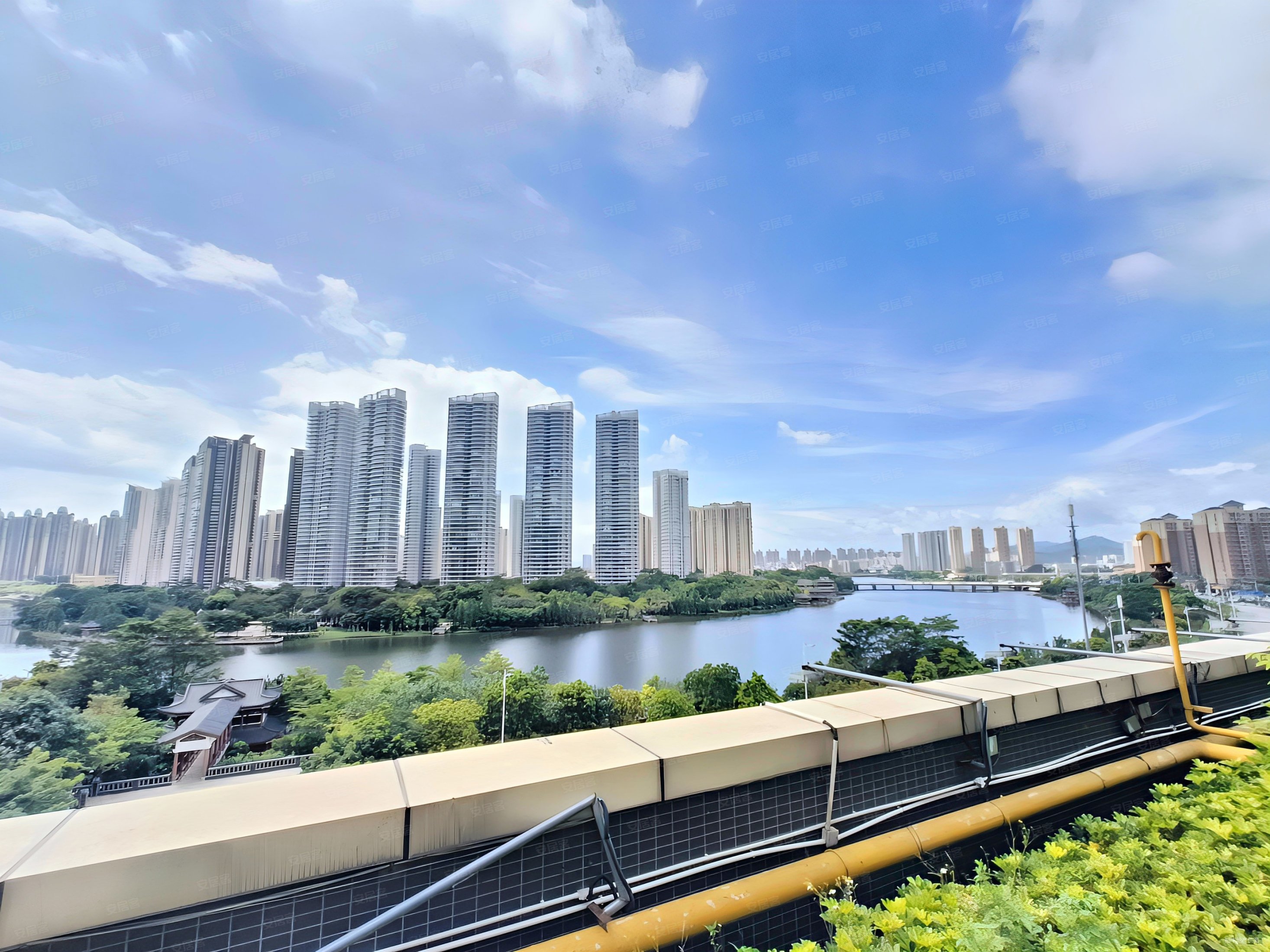 金山湖豪宅方直广场东南向通透采光好看房方便