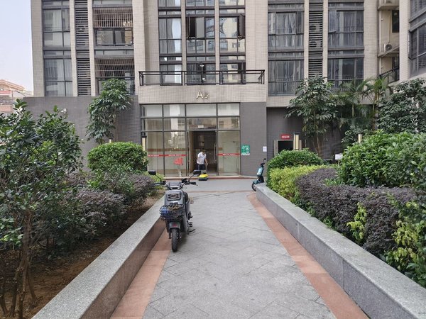 广州花都镜湖大道高晟广场小区高晟广场(高层1房1厅)全新未住 楼下