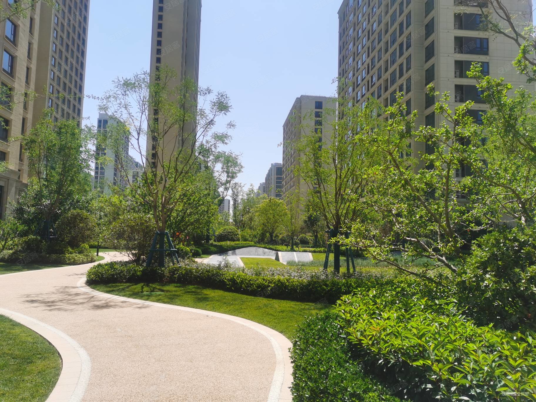 陆港绿城西安全运村子衿苑北苑3室2厅1卫104㎡南北175万