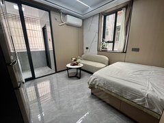 深圳宝安新安12号线流塘地铁 阳台大单间可养宠物押一付一民水民电停车方便出租房源真实图片