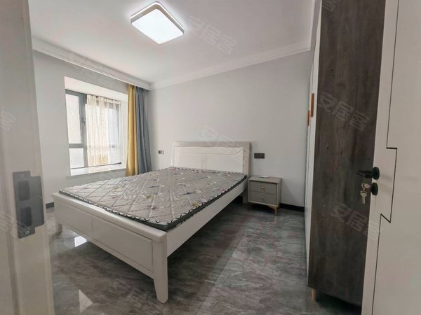 长江一号,精装三房,拎包入住,全新家具