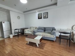 鹰潭月湖月湖城区天虹商场旁，鼎宏，精装一室一厅一厨一卫，1000拎包入住出租房源真实图片