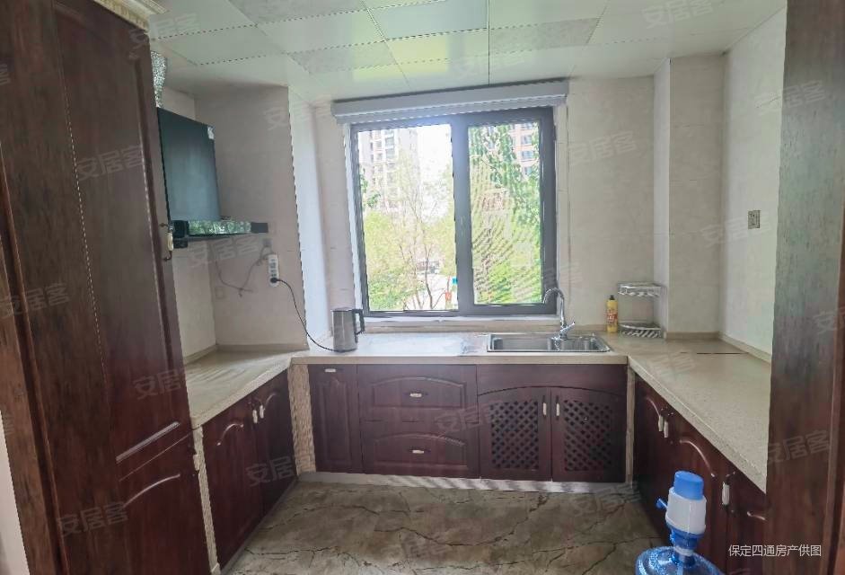 公园时代3室2厅2卫143.8㎡南北121万