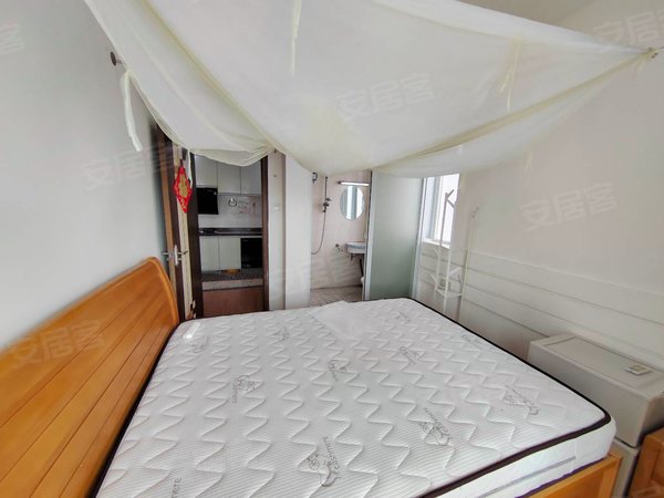 深圳龙华龙华东华苑靠近壹城中心,山姆会员店!厅出阳台大两房一厅!