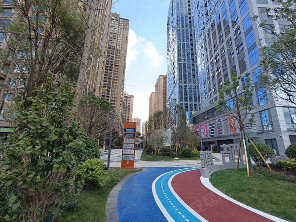 昆明五华龙泉路万彩城(商住楼)干净清爽好房拎包入住1300元出租房源