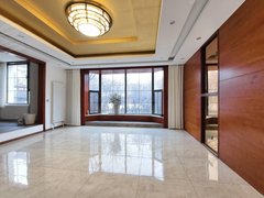 西宁城中人民广场城南卧龙山庄别墅一共4层6室4厅4卫房间超级大带院子可办工出租房源真实图片