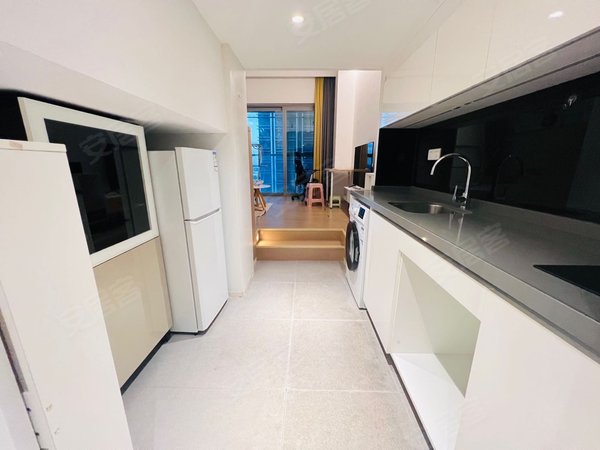 广州黄埔鱼珠保利鱼珠港(商住楼)近三溪地铁站 loft公寓 电梯一房一厅