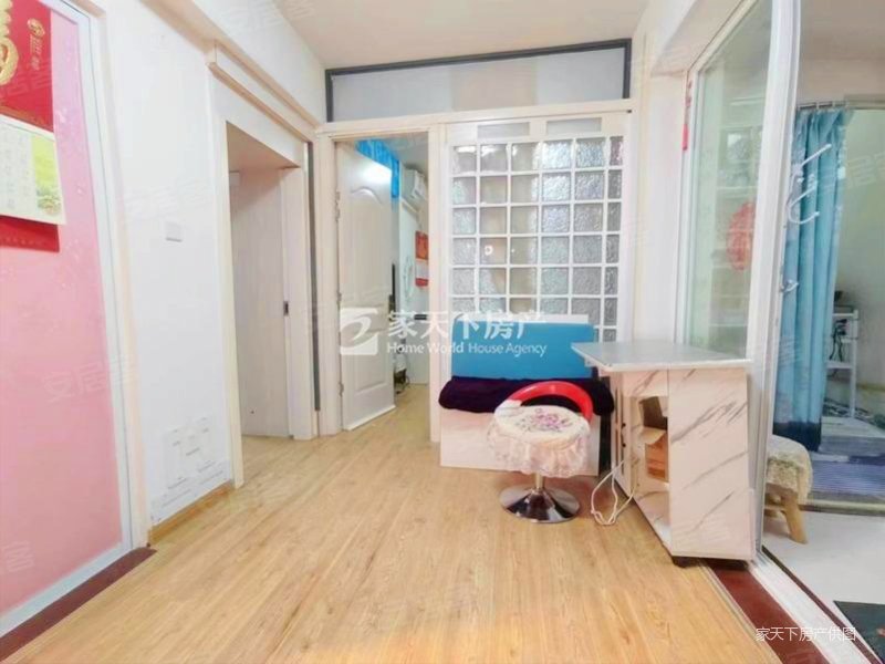 宝龙旁2013 年电梯房商圈成熟 中间好楼层 临地铁 拎包住,上海新苑