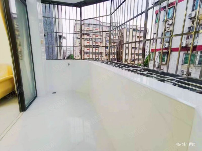 乐嘉路云顶花园,精装修三房,通风采光好,近地铁,拎包入住