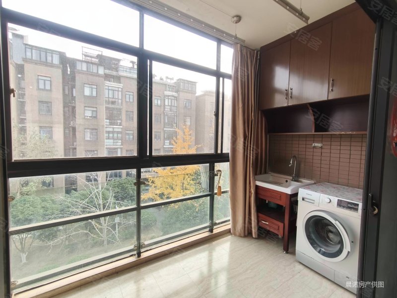 单价1万花园洋房三房两卫中大青山湖花园得房率高看房密码锁七里