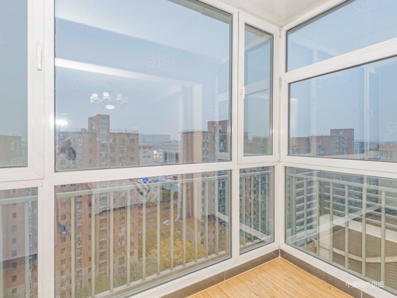 五棵松紫金长安集中供暖高楼层视野好购物方便双卫