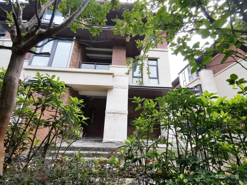 中航樾公馆毛坯联排别墅边户纯毛坯位置佳挑高客厅