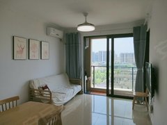 凤凰水城左岸高层两房出租，家具家电齐全，户型通透景观好！